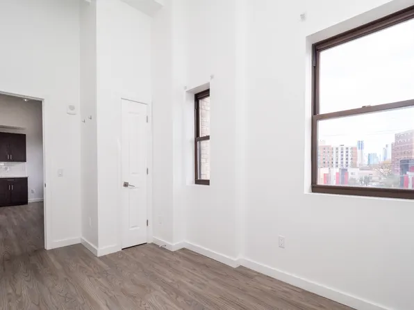 201 Cornelison Avenue image 14 of 17