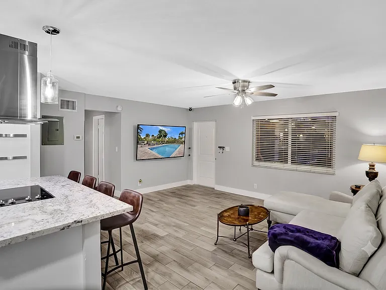 600 NE 7th Ave #8 — Photo 16