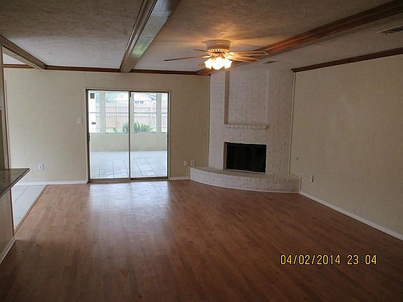 UNIQUE OPEN FLOOR PLAN FAMILY ROOM WITH FASHIONABLE BUILD FIREPLACE AND LAMINTE FLOOR