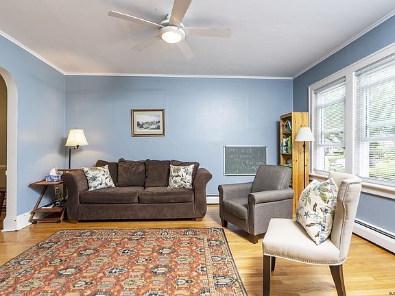 5th image of 77 Fleetwood Ave