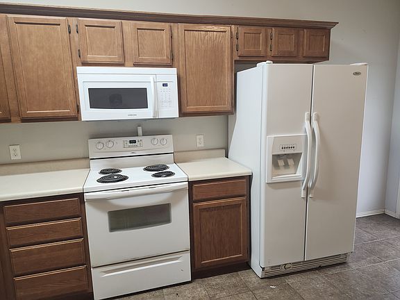 5th image of 240 Plaza Ct #B