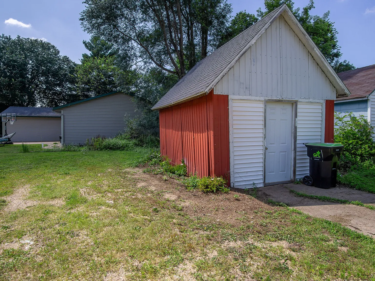 7 bed, 2541 sqft, $1,950 — Photo 4