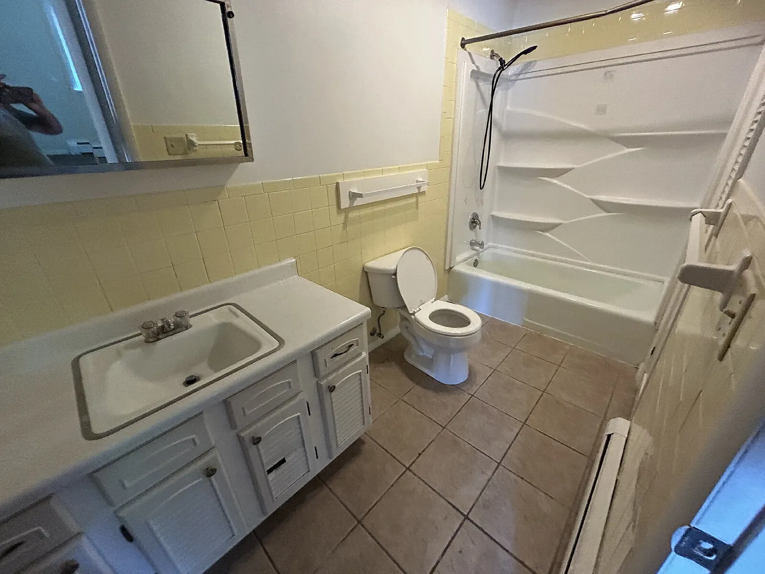 1 bed, 1.0 bath, $995 — Photo 3