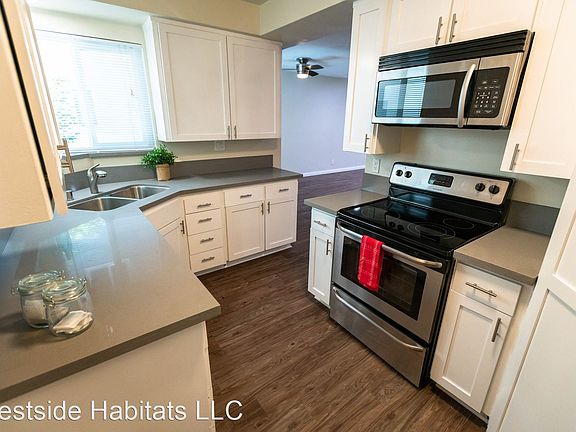 3rd image of 1371 S Beverly Glen Blvd APT 202