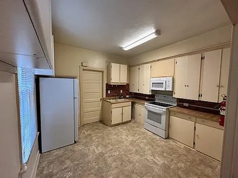 FULL kitchen - Upper