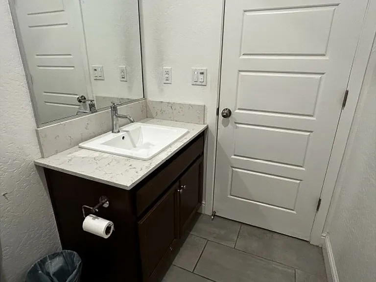 112 E Tyler Ave — Photo 7