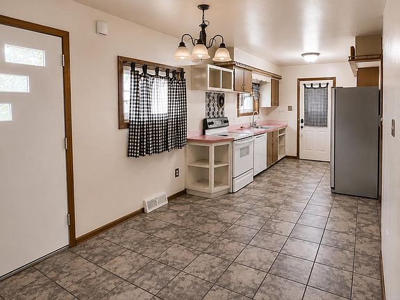 3rd image of 2070 Sandalwood Ct