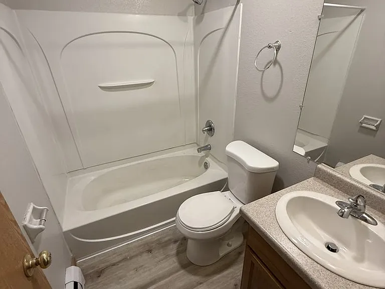 35 Woodmere Ct — Photo 5