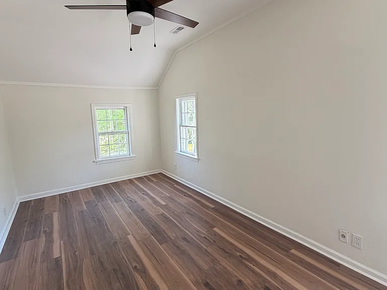 504 Fleming St — Photo 5