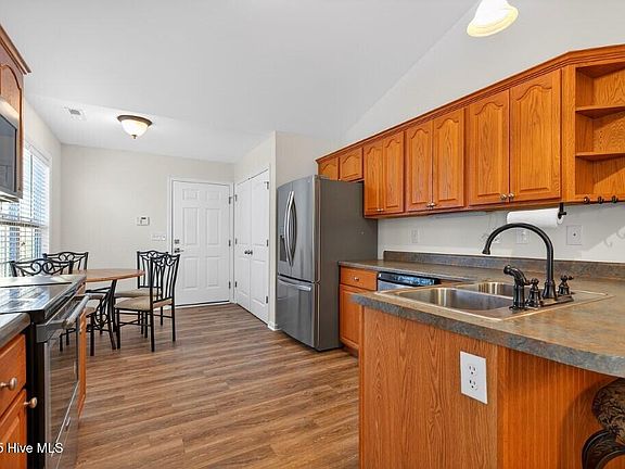 4th image of 105 Sumatra Court
