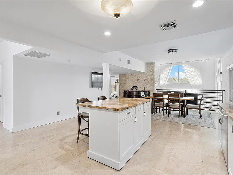 1421 Ponce De Leon Dr — Photo 9