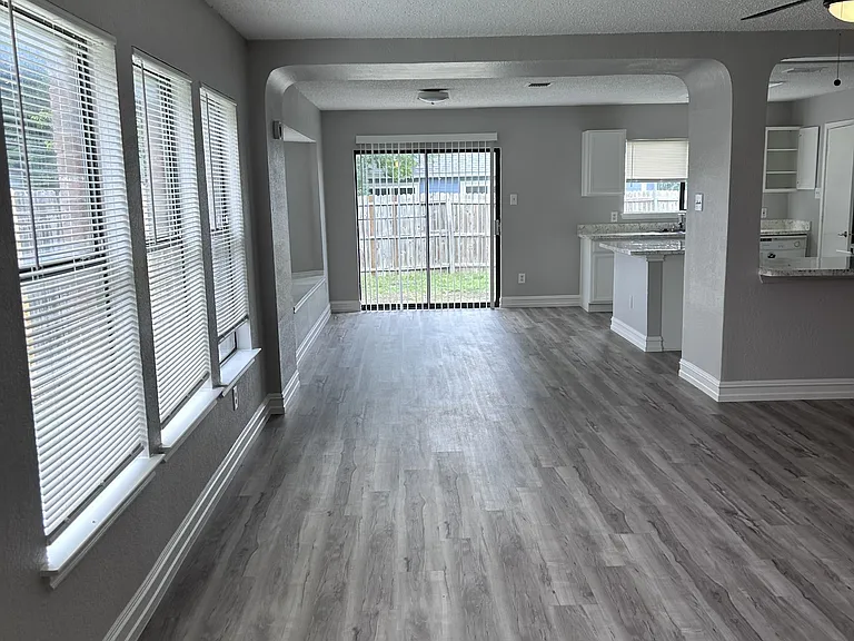 701 King St — Photo 3