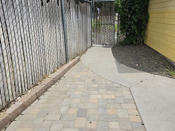 2nd image of 1082 Round House Ln #B