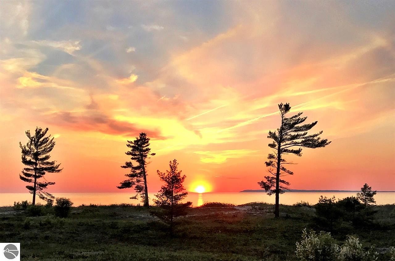 27 South Bch, Glen Arbor, MI 49636 Zillow