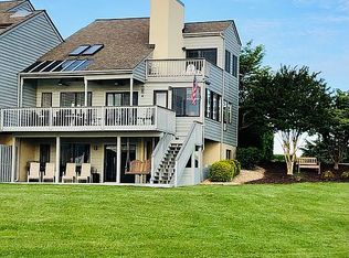 1041 Ashmeade Rd, Moneta, VA 24121