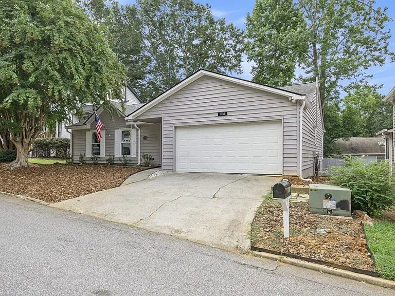 1118 Capital Club Cir NE — Photo 3