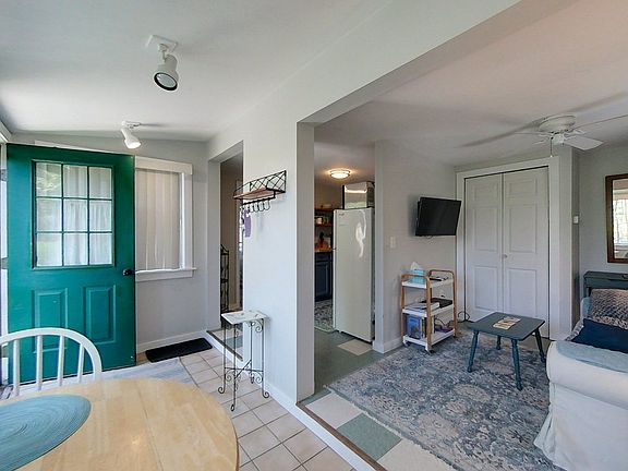 2nd image of 33 Warren Ave