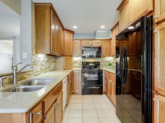 4th image of 105 Comanche Point