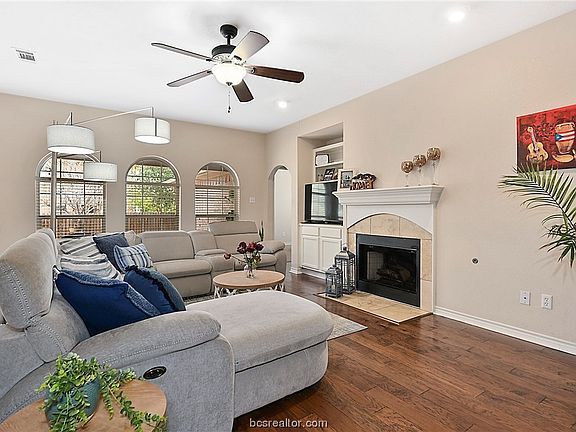 4th image of 3735 Chantal Cir