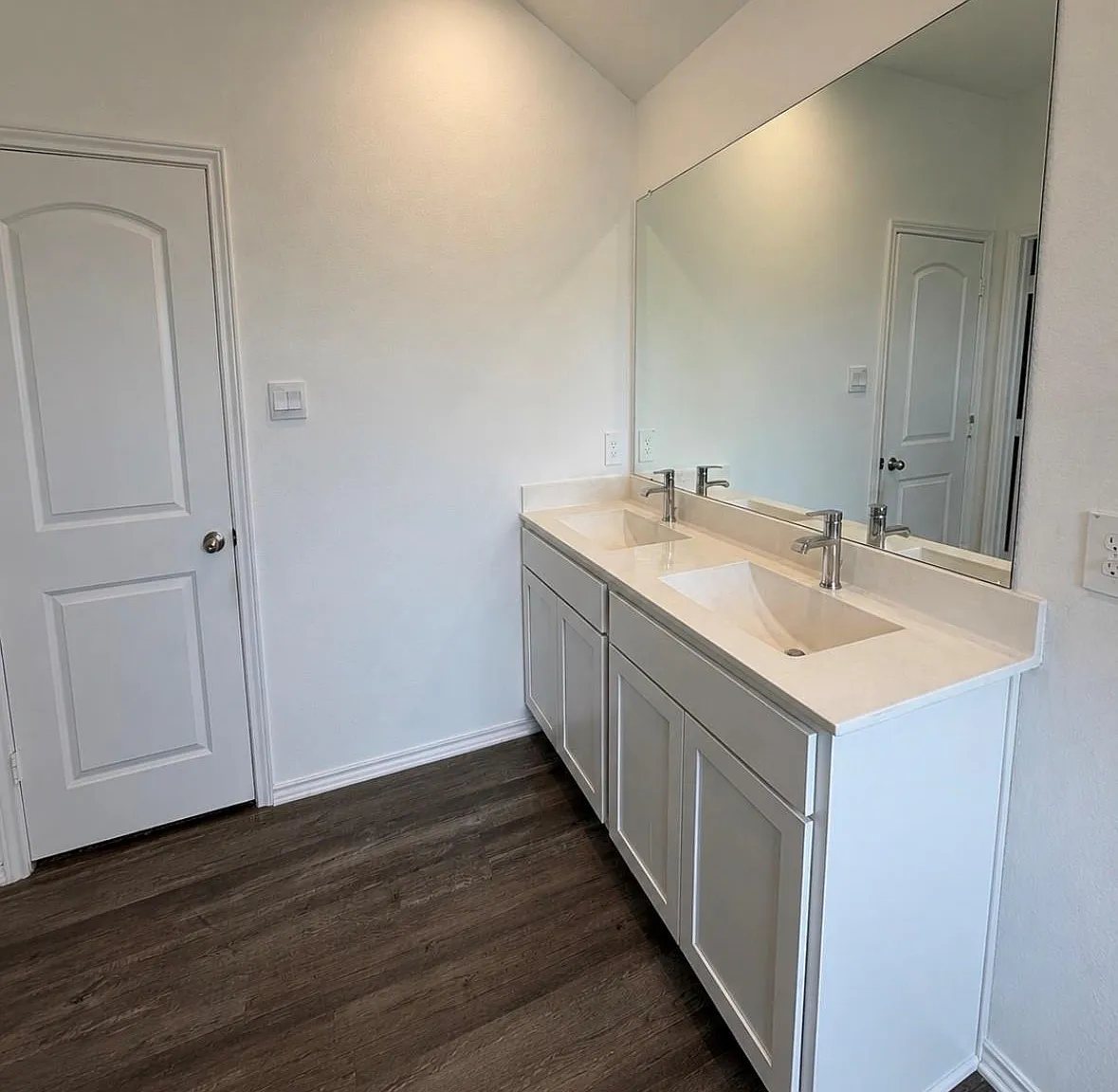 4 bed, 3.0 bath, 2100 sqft, $3,000 — Photo 2