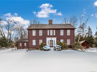 16 Chestnut Hill Rd, Sandy Hook, CT 06482