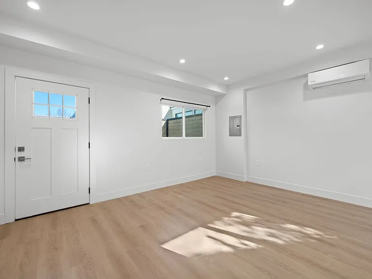 2105 Camden Ave — Photo 6
