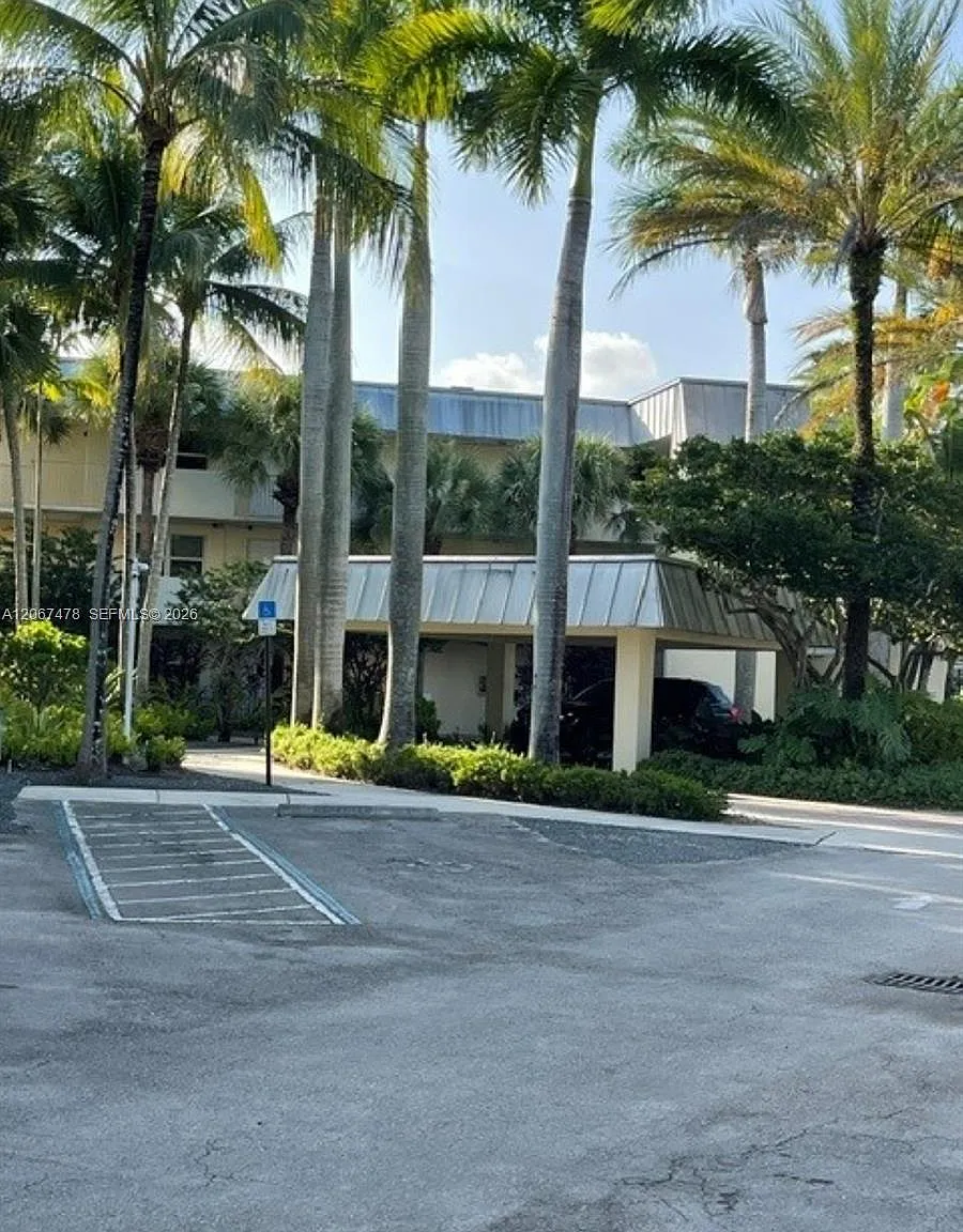 Palms Of Pinecrest Condo — Photo 1