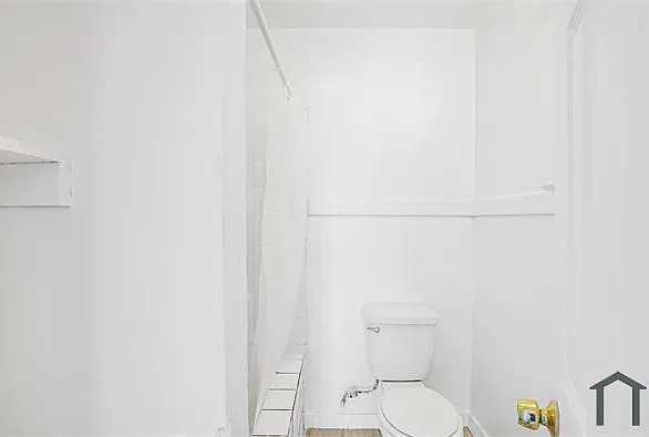 5251 S Main St #B — Photo 9