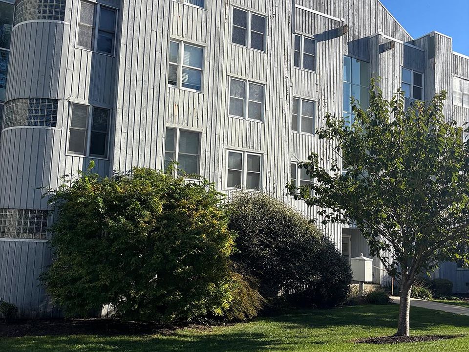 1st image of 5209 Le Parc Dr #35