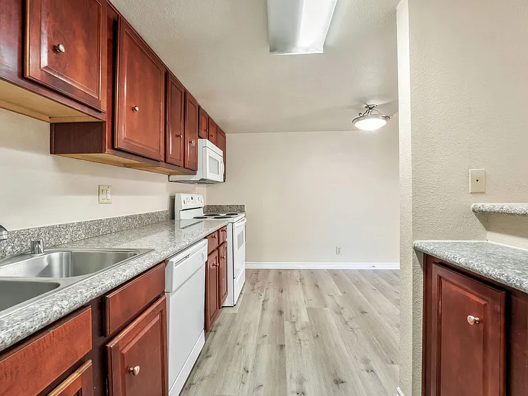5062 River Glen Dr #151 — Photo 10