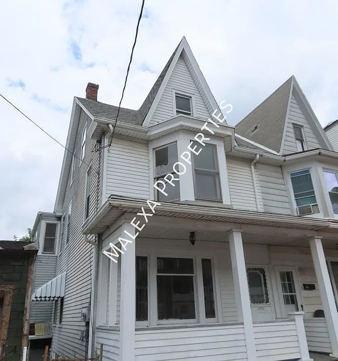313 E Bertsch St #2