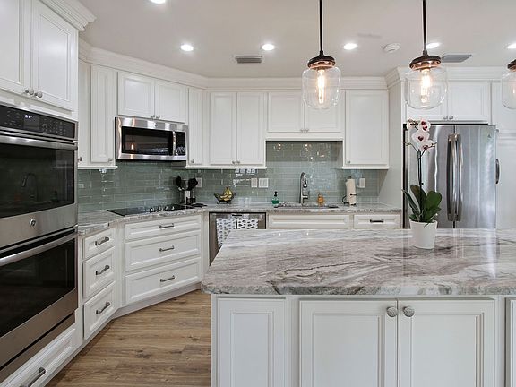 3rd image of 858 Hudson Ave #1