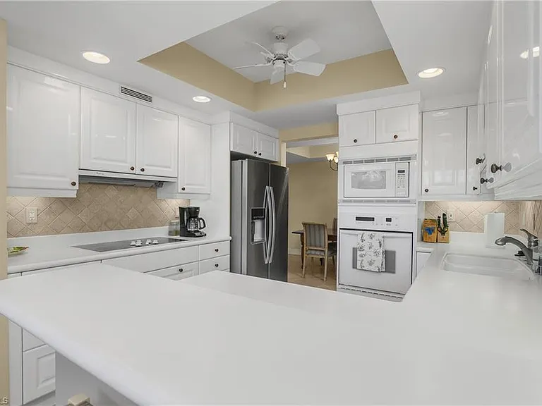7225 Pelican Bay Blvd #204 — Photo 9