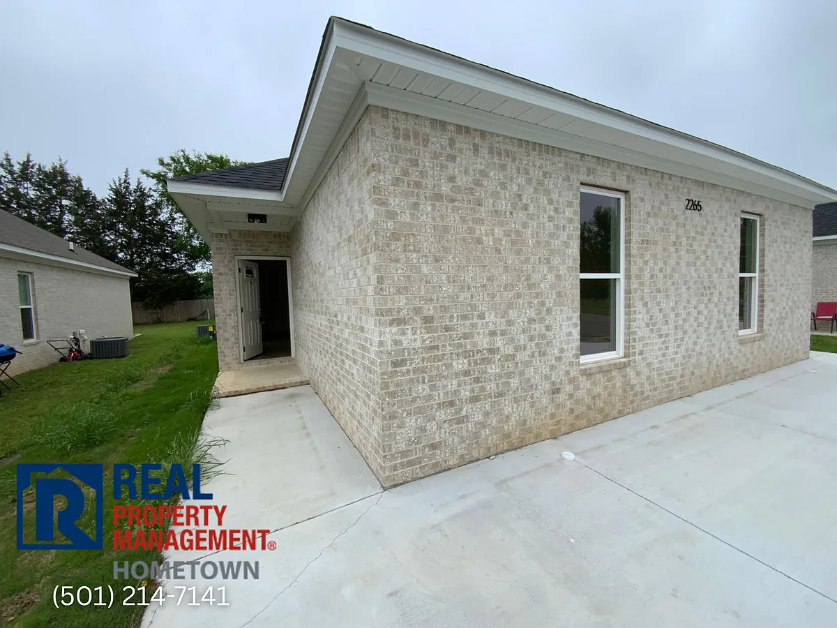 Building Photo - 2265 Rosemary Dr #A