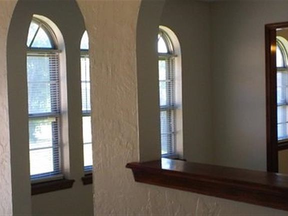 3rd image of 6112 SW Oak Cliff Ave