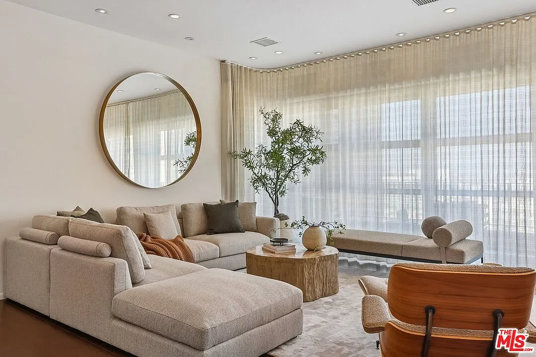 2 bed, 2.0 bath, 1860 sqft, $7,495 — Photo 1