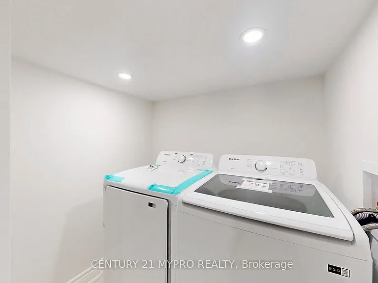 13 Manor Glen Cres #BASEMENT — Photo 16