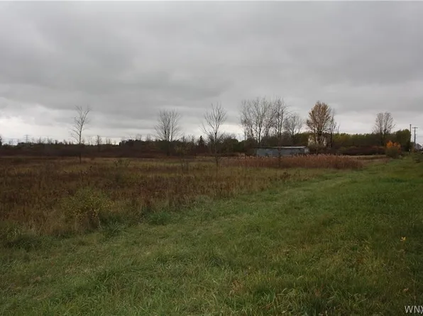 9014 Ernest Rd, Middleport, NY 14105