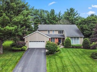 1062 Valerie Dr, Niskayuna, NY 12309