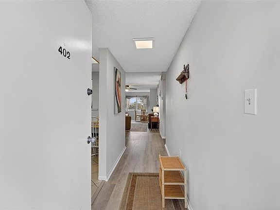 5th image of 1524 Lakeview Rd APT 402