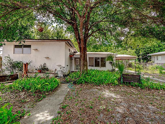 4th image of 1061 W Country Club Cir