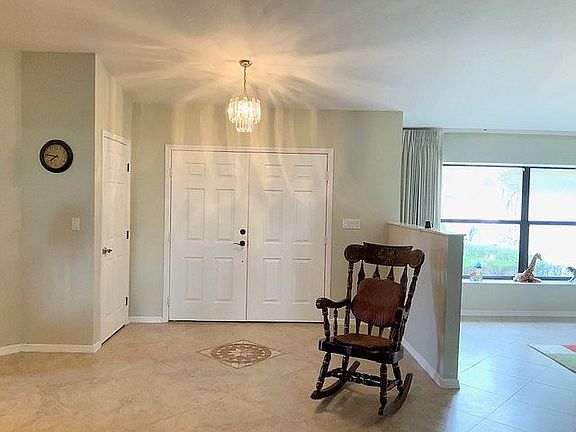 2nd image of 5 Meadowlake Cir S