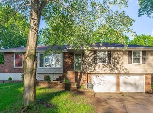 2721 S Queen Ridge Dr, Independence, MO 64055