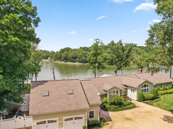 272 Larkspur Ln, Weems, VA 22576