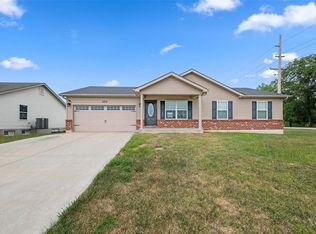 101 Shadow Pointe Dr, Wentzville, MO 63385