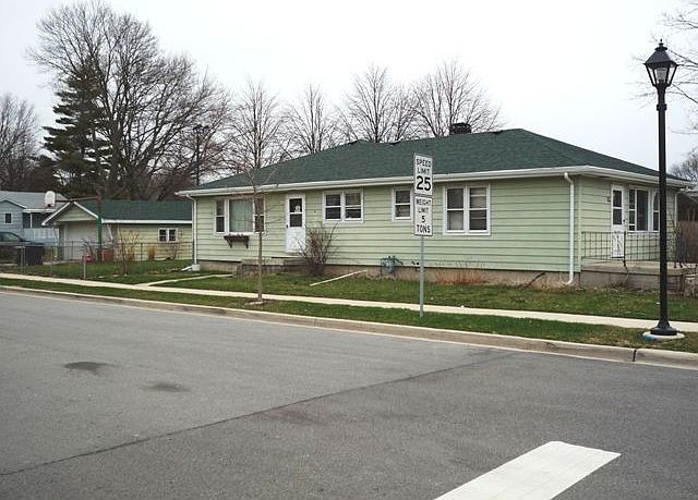 2nd image of 209 W Mondamin St