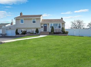 1231 Jacob Dr, Seaford, NY 11783