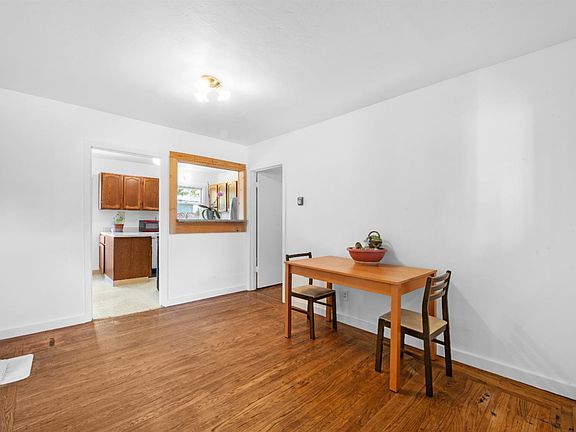 2nd image of 501 Mountain View Avenue