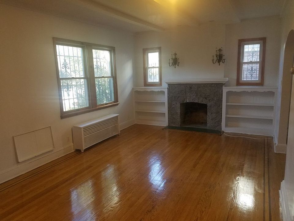 2nd image of 6351 Ellwell Cres