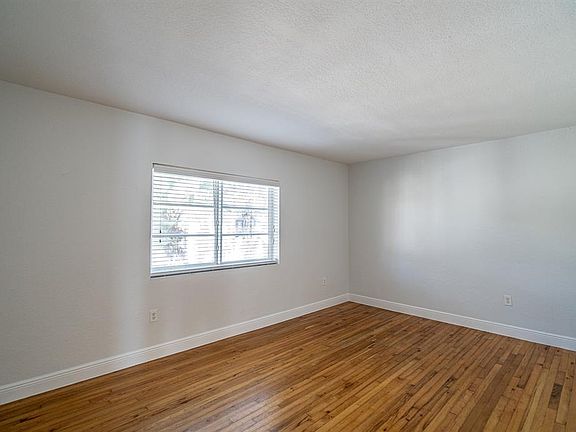 5th image of 1011 Bay Dr #207